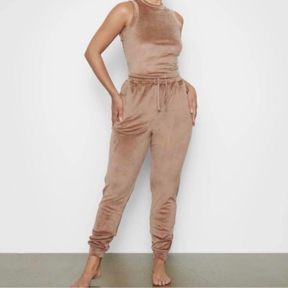 SKIMS Velour Pants with pockets